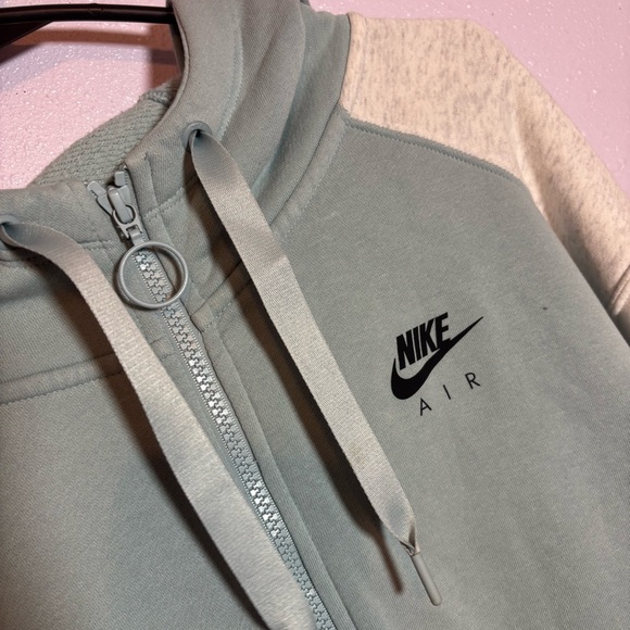 Nike Women's Green and White Hoodie - Picture 3 of 4
